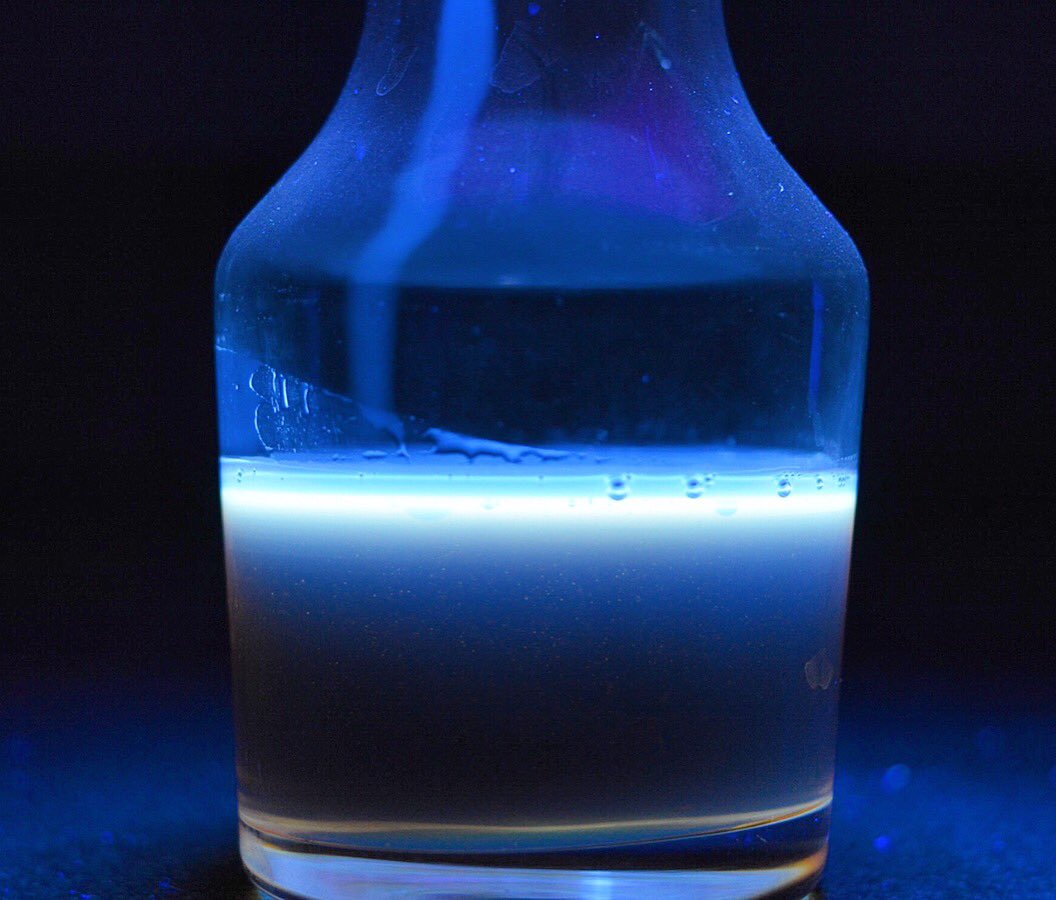 UCalgaryLibrary's tweet photo. Sweet! RT @DrummerBoy2112: As a Canadian chemistry researcher focused on fluorescence, it pleases me to no end that maple syrup is fluorescent under UV light.
#RealTimeChem #FluorescenceFriday #Chem4Life #EverydayFluorescence #AsCanadianAsMapleSyrup https://t.co/1lkln2gW4i