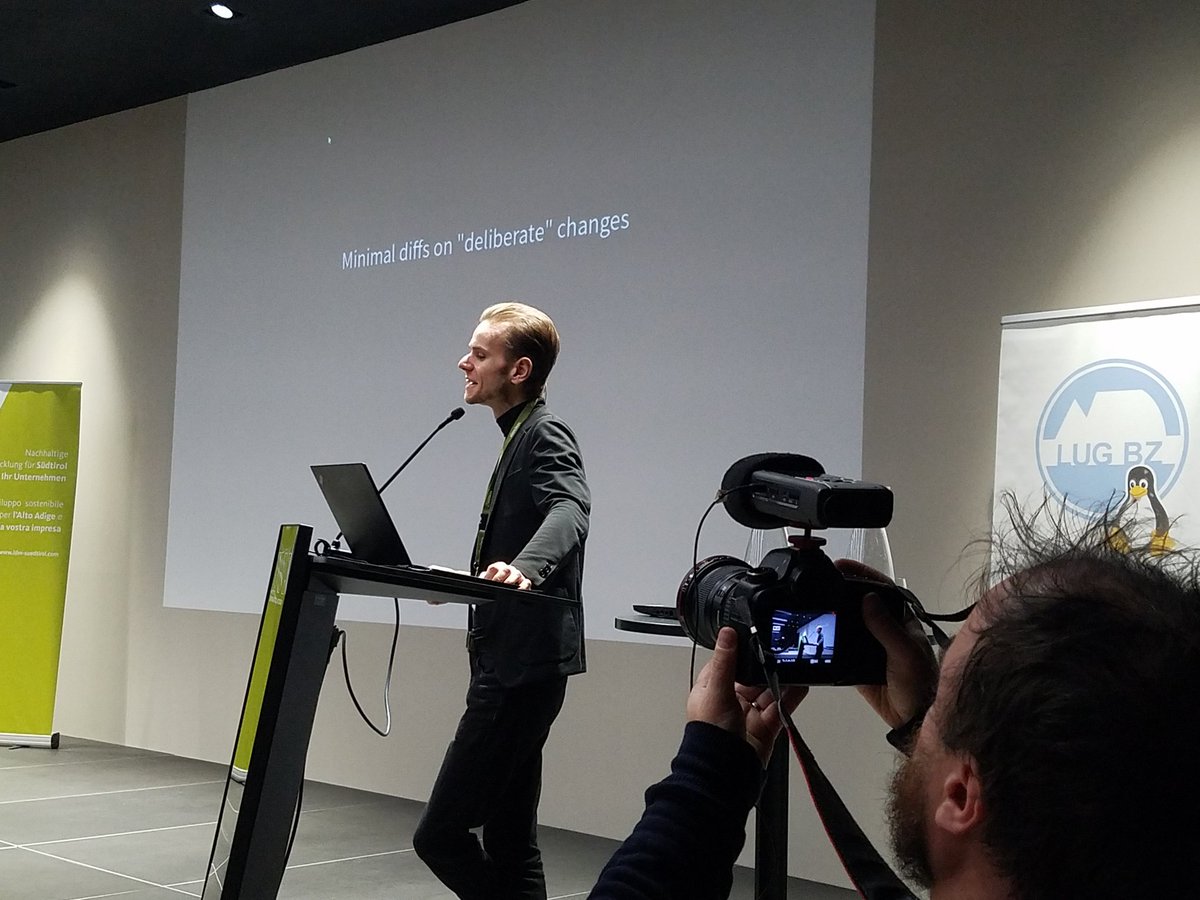 massonpj's tweet photo. I learn something new everytime I hear @lolamby speak. Great to see him at @SFScon / #SFScon / #SFSCon18
@debian @OpenSourceOrg https://t.co/YHmAic2upx
