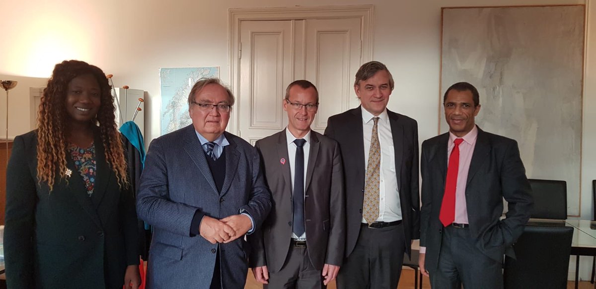 StephPiednoir's tweet photo. 🚗⚡️ En 2018, en Norvège, un véhicule vendu sur deux est électrique ou hybride ! 

Dans le cadre de notre mission d’information sur la mobilité décarbonnée à horizon 2040, nous sommes actuellement en Norvège pour rencontrer des acteurs institutionnels et industriels 🇳🇴 https://t.co/0lsLAHYkrx