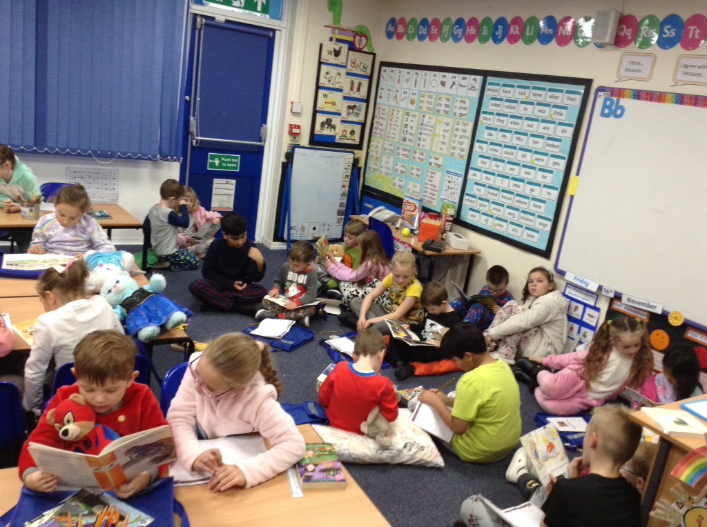 latimerprimary's tweet image. #classKB and #classAF are enjoying reading with each other this afternoon. #latimerreading #latimerEnglish #readingisfun