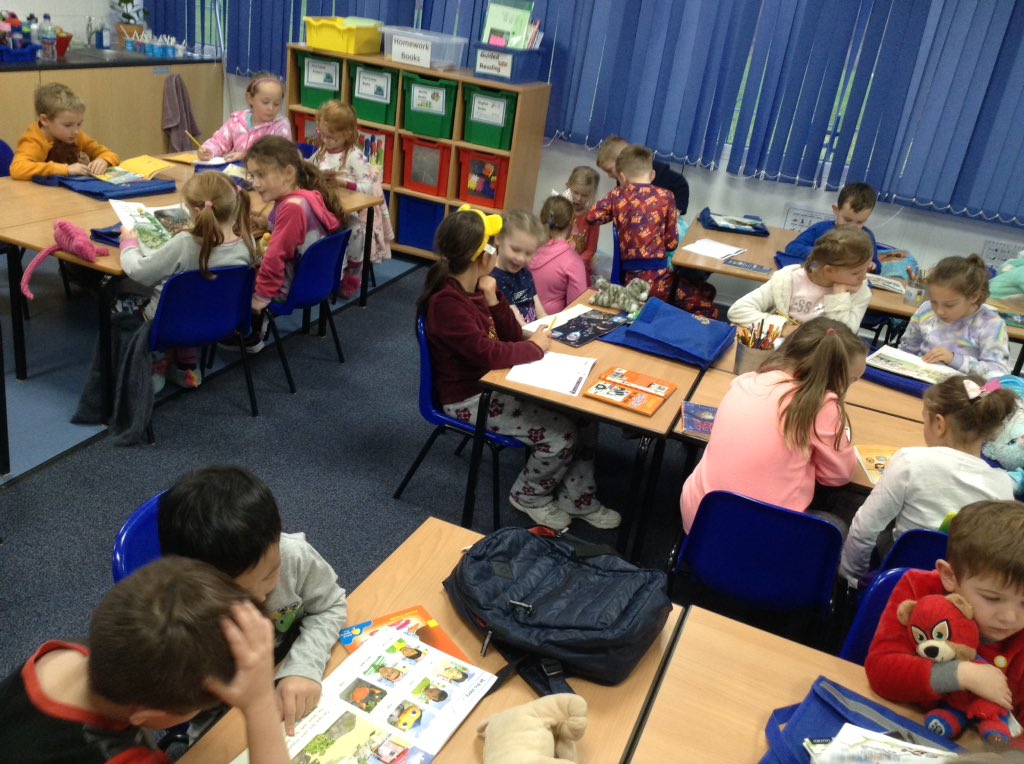 latimerprimary's tweet image. #classKB and #classAF are enjoying reading with each other this afternoon. #latimerreading #latimerEnglish #readingisfun