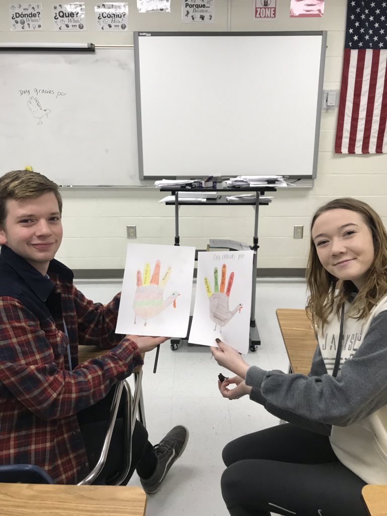 srasdavis's tweet photo. Estamos dando gracias por.... 
We are thankful in Spanish 3/4

@JameyAlcornPHS @Pepperell_Pulse @CapsandGrounds https://t.co/hOI8vnacRu