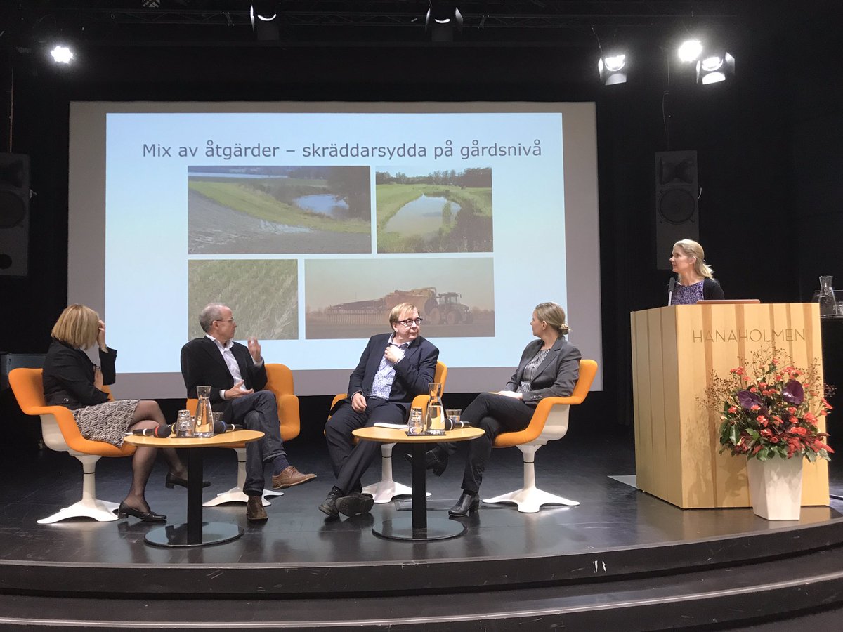 AndersAhnlid's tweet photo. .@AnnikaSvanback diskuterar metoder för att minska övergödningen av #Östersjön med @KnuuttilaS, Markku Ollikainen och Miina Mäki på ’Sjö i nöd’ - seminarium på @Hanaholmen med @SveAmbFI &amp; Nurminen stiftelsen. Gips eller strukturkalkning eller båda? #sjöinöd #merihädässä #SWEinFIN https://t.co/95IvIrMdGs