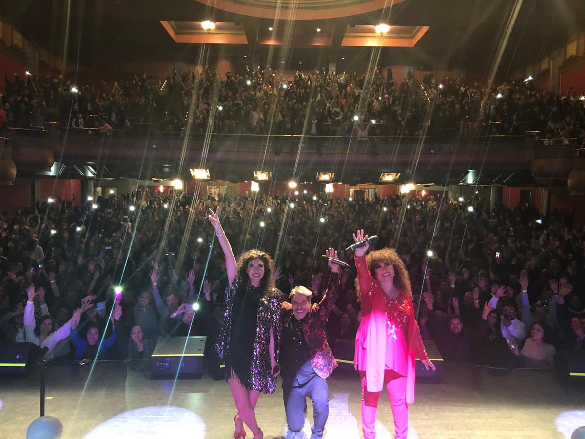 soyanavictoria's tweet photo. Una noche inolvidable en Indianápolis por primera vez! Gracias a todos los que nos regalaron este momento! #crowdpic - esta noche estaremos en Grand Rapids! 💙¡nos vemos por allá! Ahora a manejar con cuidado para llegar sanos y salvos. https://t.co/whYiWihwq3
