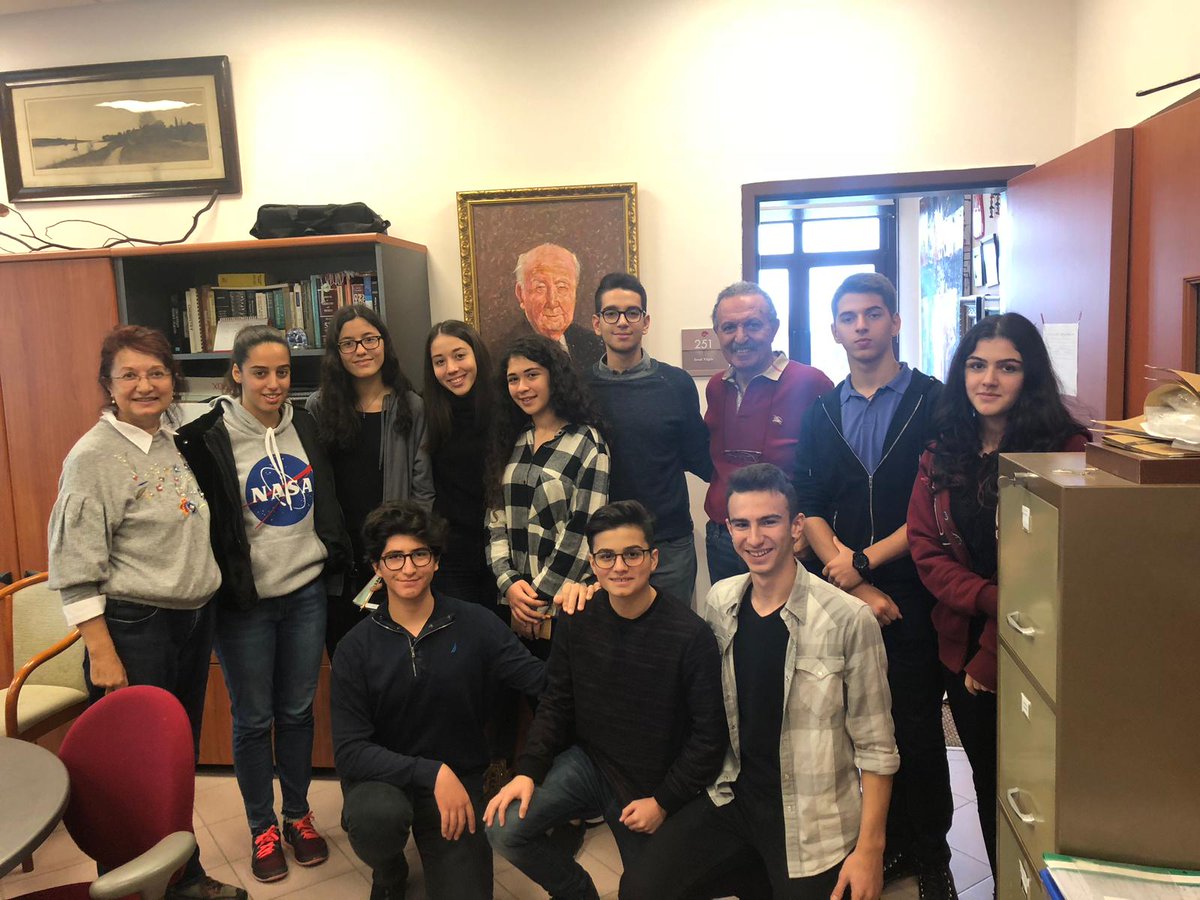 SALVADORESteam's tweet photo. Bugün koç üniversitesinde çok verimli bir görüşme gerçekleştirdik. Bizi bilgilendiren ve projemiz için yardımcı olan sn. İskender Yılgör ve sn. Emel Yılgör'e bize verdikleri bilgiler ve KUYTAM'ı gezdirdikleri için çok teşekkür ederiz. https://t.co/c2Ym2xceq6