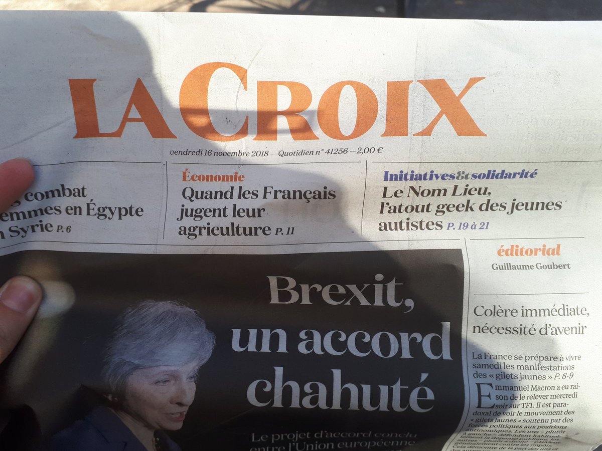 Belle surprise au kiosque ce matin un article <a href="/LeNomLieu/">Le Nom Lieu</a> <a href="/aquinum/">Tien Vu</a> <a href="/LaMainalOreille/">La main à l'oreille</a> <a href="/Lacroix_UN/">Jean-Pierre Lacroix</a>