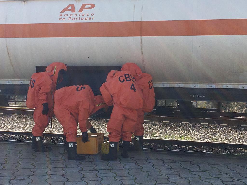 SetubalSos's tweet photo. #MITREX2018 - Algumas imagens do trabalho em curso por parte da equipa de Matérias perigosas da #CBSS. #SetúbalPreparada https://t.co/kVGA3CMtw0