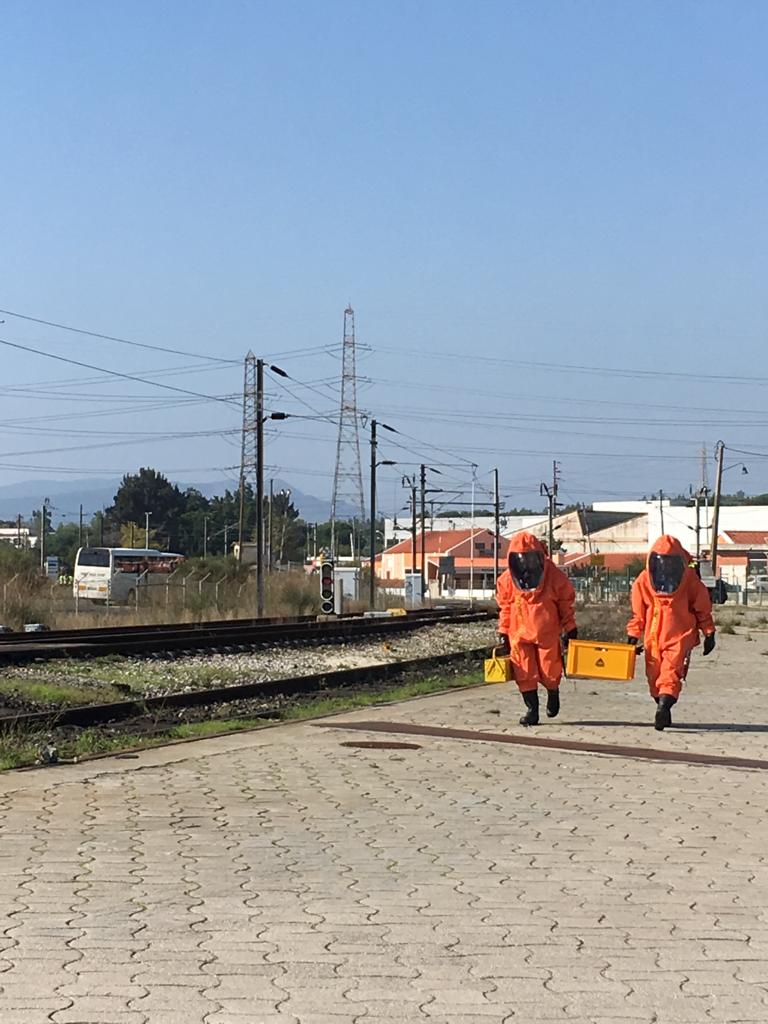 SetubalSos's tweet photo. #MITREX2018 - Algumas imagens do trabalho em curso por parte da equipa de Matérias perigosas da #CBSS. #SetúbalPreparada https://t.co/kVGA3CMtw0
