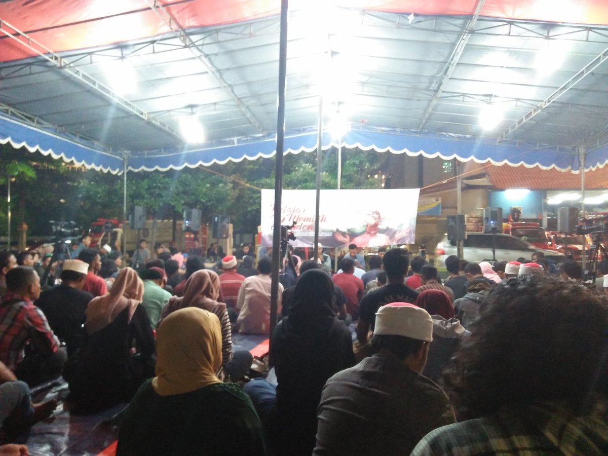 ariaden57's tweet photo. Bismillahi tawaqaltu 'alalloh.. 
Sudah siap melek sampe pagi di @kenduricinta https://t.co/HQVn5v4bPW
