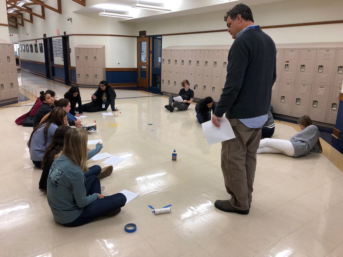 AnneGlosky's tweet photo. KCD Advanced Physics I students use a large string model laid out on the tile floor to reason their way through a vectors assignment #gokcd #somanygreatquestions #somuchcriticalthinking https://t.co/tOCa9LecCF
