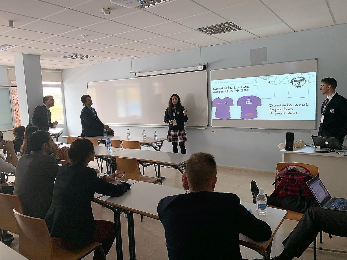 SekCatalunya's tweet photo. Nuestro reto de hacer el #CaminodeSantiago en bici como una experiencia educativa más allá de las aulas se lleva este año uno de los premios del #SimposiumSEK18 👏👏 Dos de los alumnos participantes han acompañado a los profesores líderes de la iniciativa @MtbSek @institucionsek https://t.co/klbOPyt67N
