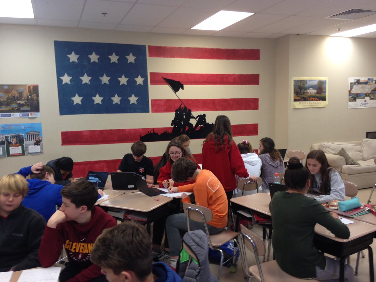 TwebbSMfootball's tweet photo. These students are attacking today with great enthusiasm it's gallery walk day for our Bill of Rights project #hcdess #SMMHSsoars https://t.co/R1GeoRsXYo