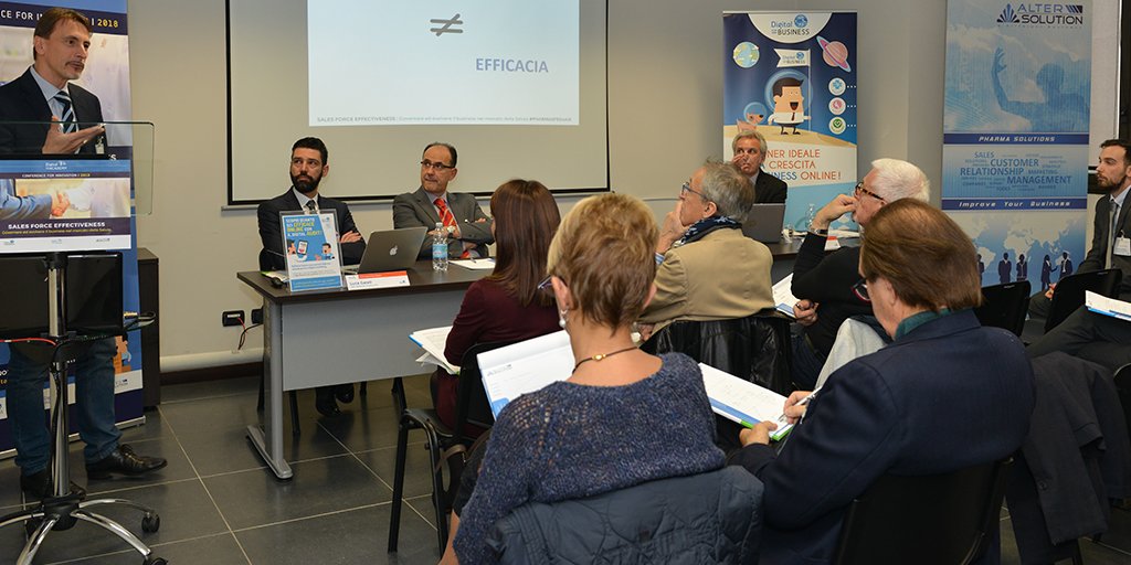digital4academy's tweet photo. Flavio D'Annunzio prosegue col suo intervento dedicato alla #SalesForce: "L'#innovazione, affinché sia #efficace, deve essere #sostenibile"
#PHARMASFED4A18 https://t.co/ymeTRC5auS