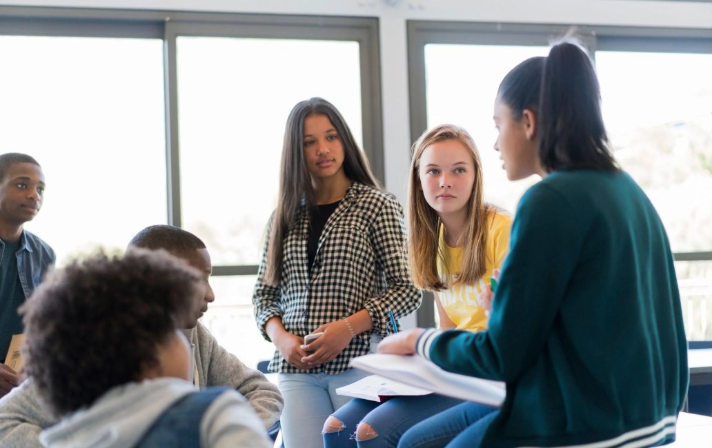 edutopia's tweet photo. When current events captivate students’ attention, adapting your lesson plans around it might be the best move. https://t.co/1MawrS7XqE https://t.co/JXLaO8yOVG