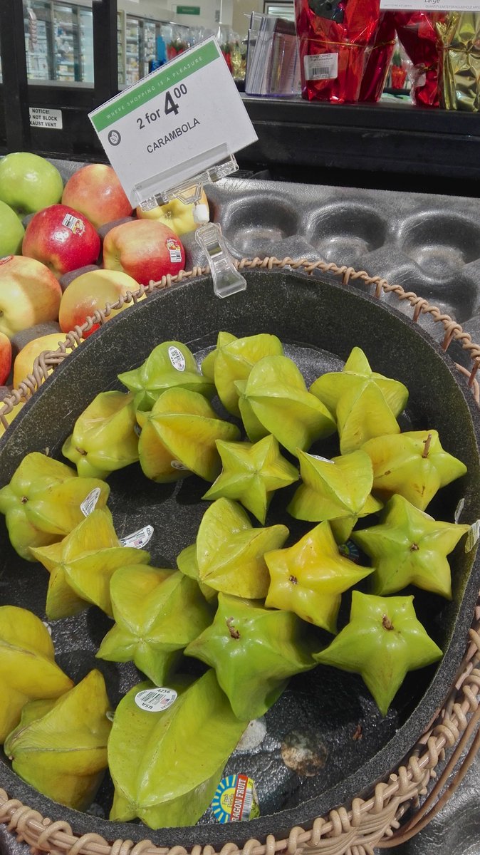 lagosradio's tweet photo. Mañana de viernes en @CityofMiami. Hago las compras en el supermercado @Publix. ¡Encontré #carambola! La fruta estrellada, famosa por tener mucha Vitamina C y potasio. https://t.co/IsVs9s0MC8