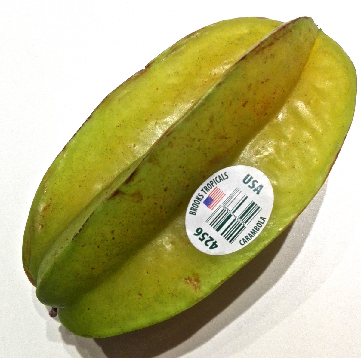 lagosradio's tweet photo. Mañana de viernes en @CityofMiami. Hago las compras en el supermercado @Publix. ¡Encontré #carambola! La fruta estrellada, famosa por tener mucha Vitamina C y potasio. https://t.co/IsVs9s0MC8