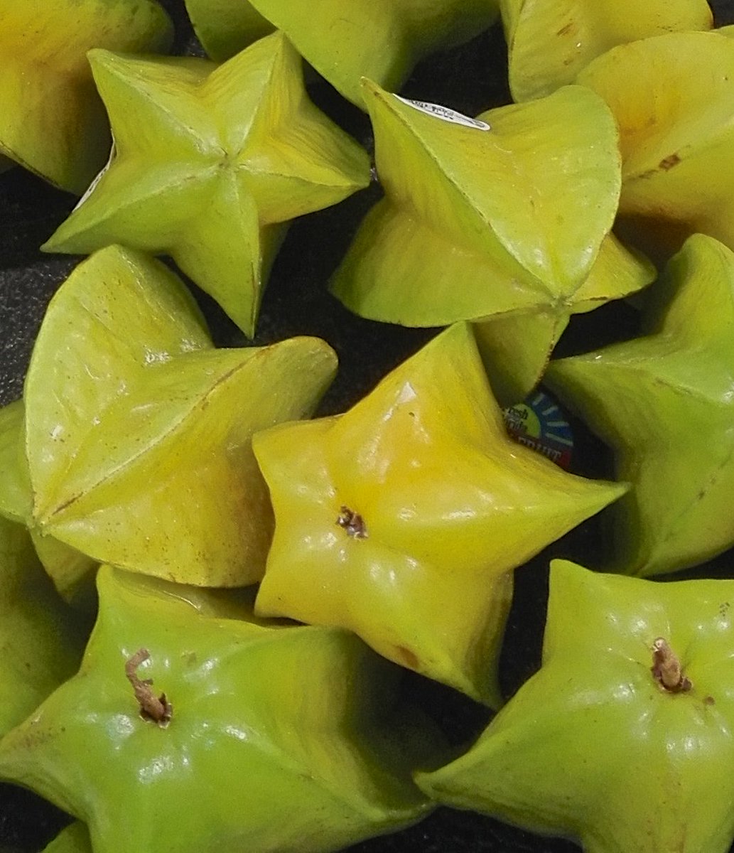 Mañana de viernes en <a href="/CityofMiami/">City of Miami</a>. Hago las compras en el supermercado <a href="/Publix/">Publix</a>. ¡Encontré #carambola! La fruta estrellada, famosa por tener mucha Vitamina C y potasio.