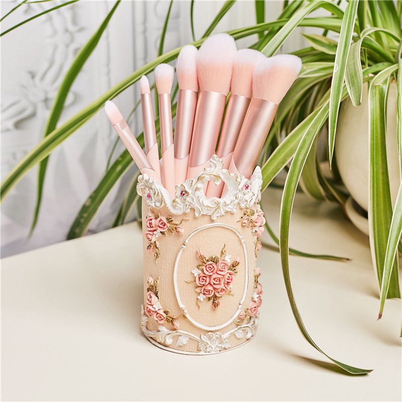 jacksonjunlian's tweet photo. 7 makeup brush sets
#makeup #makeupbrush #brushset #beauty #girlmakeup https://t.co/YW0gFl0xim