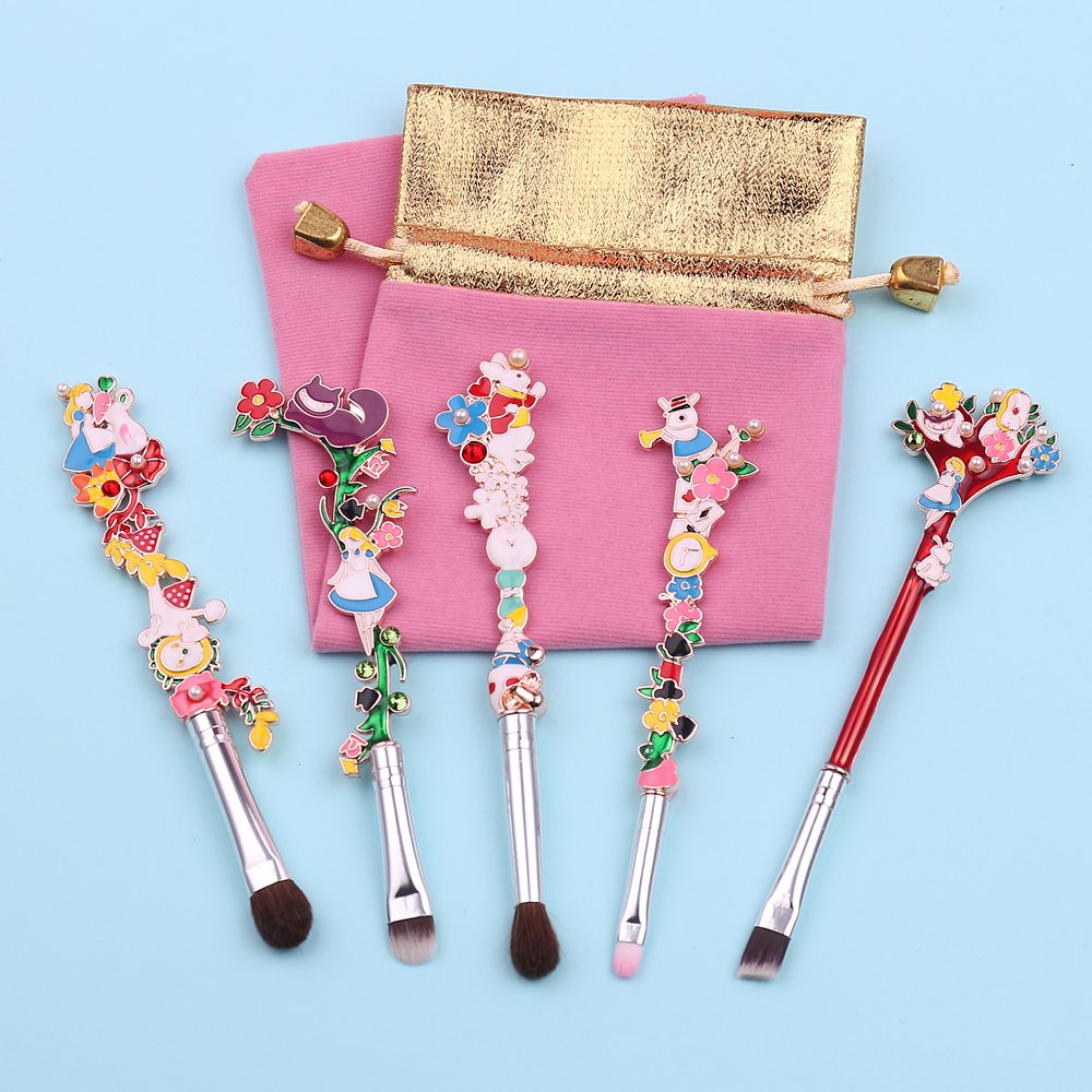 jacksonjunlian's tweet photo. Alice in Wonderland Makeup Brush
#makeup #makeupbrush #beauty #kawaii #harajuku #jfashion #kawaiistyle #aliceinwonderland https://t.co/Lwzes6kAy0