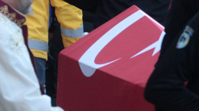 Şırnaktan Acı Haber: 1 Şehit, 4 Yaralı

￼

Şırnak'ın Uludere ilçesinde havan mermisinin eğitim atışı sırasında patlaması sonucu 1 asker şehit olurken, 4 asker de yaralandı. 
<a href="/ZiyaSozen/">Ziya SÖZEN</a> <a href="/SiirtValiligi/">Siirt Valiliği</a> <a href="/SirnakValiligi/">T.C. Şırnak Valiliği</a> #SONDAKİKA #Şırnak 
#Şehit