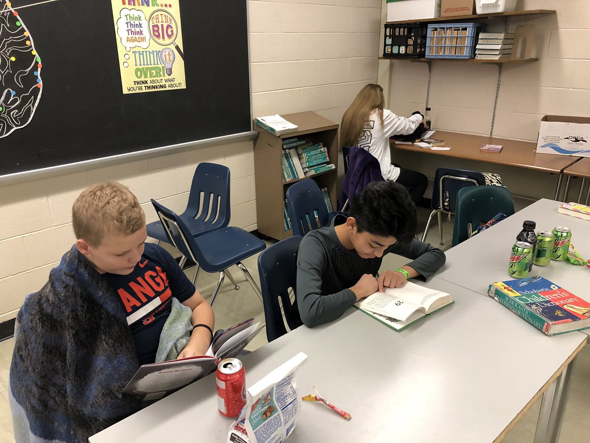 frcswilde's tweet photo. The Reading Marathon is underway. All money raised will help local families #WARH #RamPride https://t.co/339IHfjYPM