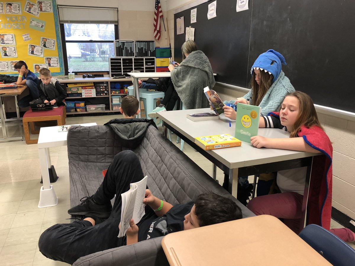 frcswilde's tweet photo. The Reading Marathon is underway. All money raised will help local families #WARH #RamPride https://t.co/339IHfjYPM