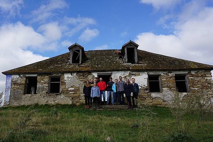 NDSUResearch's tweet photo. NDSU architecture students investigated and documented the Leingang-Renner homestead located near St. Anthony, North Dakota. The deteriorating stone house is the childhood home of Fern Renner-Welk, wife of famous bandleader Lawrence Welk. #NDSUTrue https://t.co/VFhVgliIV3 https://t.co/Tyjhcr5F6w