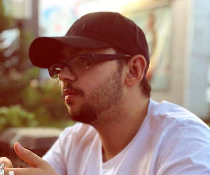 Ich will Mustafa in Ehren halten, Gott um Gnade&amp;Barhmerzigkeit bitten für seine Seele.Als ein Obdachloser in Frankfurt auf die Gleise fiel, sprang der 17-jährige Mustafa Alptuğ Sözen ihm zur Hilfe. Er rettete ihm das Leben und verlor sein eigenes.Der Name Heldes wird kaum zitiert