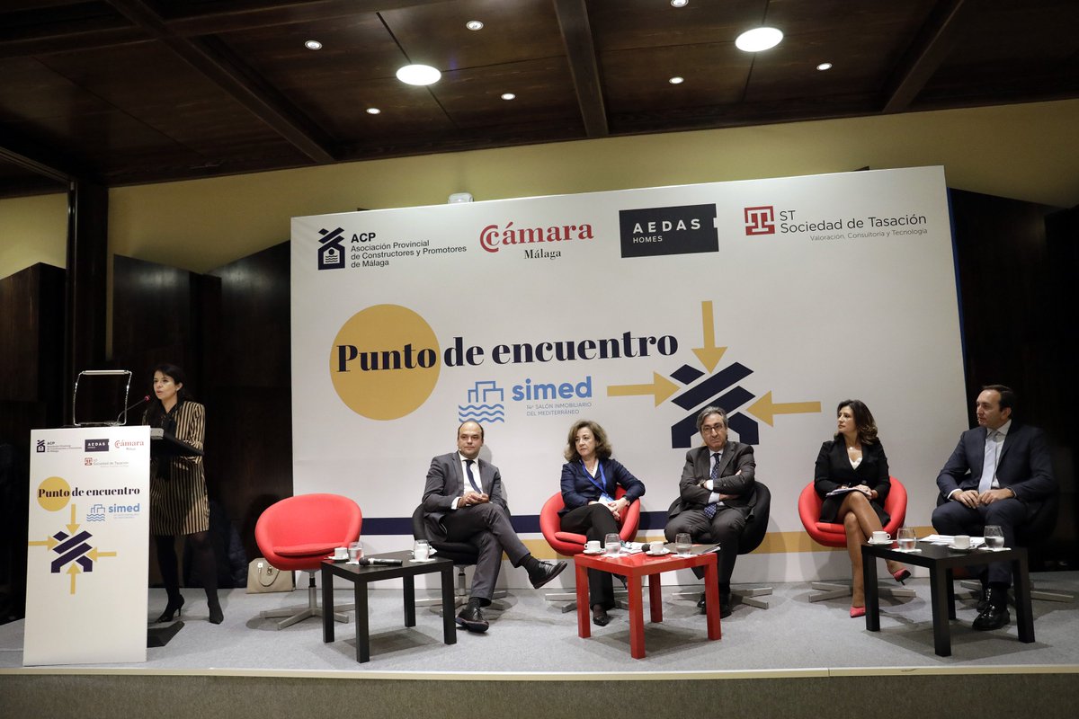 EmedeETLGlobal's tweet photo. Os deseamos #FelizFinde con dos fotografías más que testimonian la participación de @jmtoro63 como ponente experto en fiscalidad en el Punto de Encuentro de #SimedMalaga https://t.co/iTRBMT4QP3