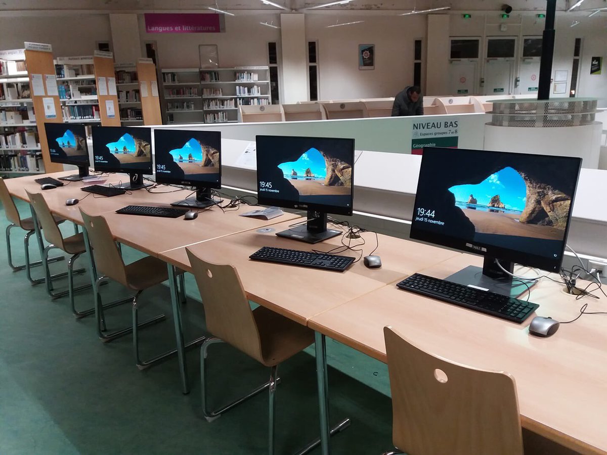 FACreteil's tweet photo. 📢 FLASH NEWS 📢
On a une une autre bonne nouvelle pour toi ! 😀
🔎 Devine grâce à qui la bibliothèque du campus centre a été pourvue de nouveaux ordinateurs.... Tes élus #BougeTaFac et #BougeTonCrous bien évidemment📍
📚 Alors fonce vite à la BU !
#TeamFAC https://t.co/GOgcg6zBjI