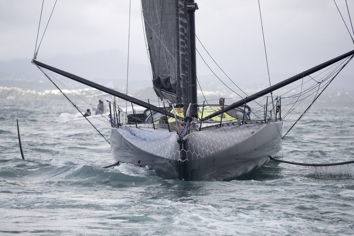 RouteDuRhum's tweet photo. Les images d'@ATRacing99 arrivé ici en @CRGuadeloupe avec une grande classe, après décision du jury de lui attribuer 24 heures de pénalité, à l'issue de l'incident d'hier soir 👏🏼⛵️🇬🇧
#RDR2018 https://t.co/PBQD5BompI