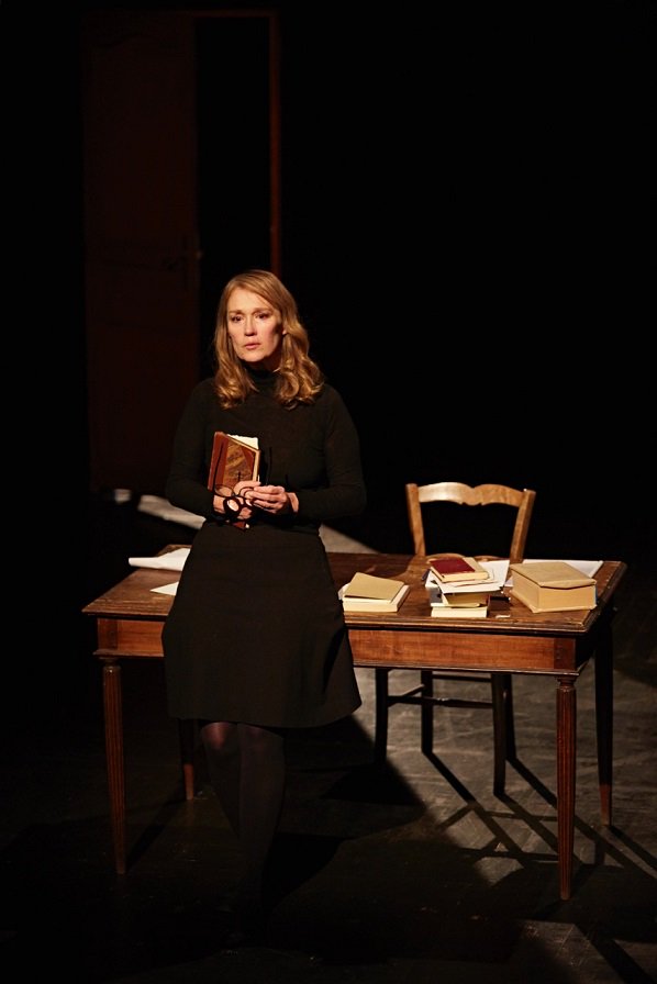 Toutelaculture's tweet photo. Une bouleversante interprétation de "L'autre fille", par @BaslerMarianne . C'est au théâtre @byDechargeurs jusqu'au 1er décembre. 

https://t.co/hsgtifnevH https://t.co/MMX3JUkRzI
