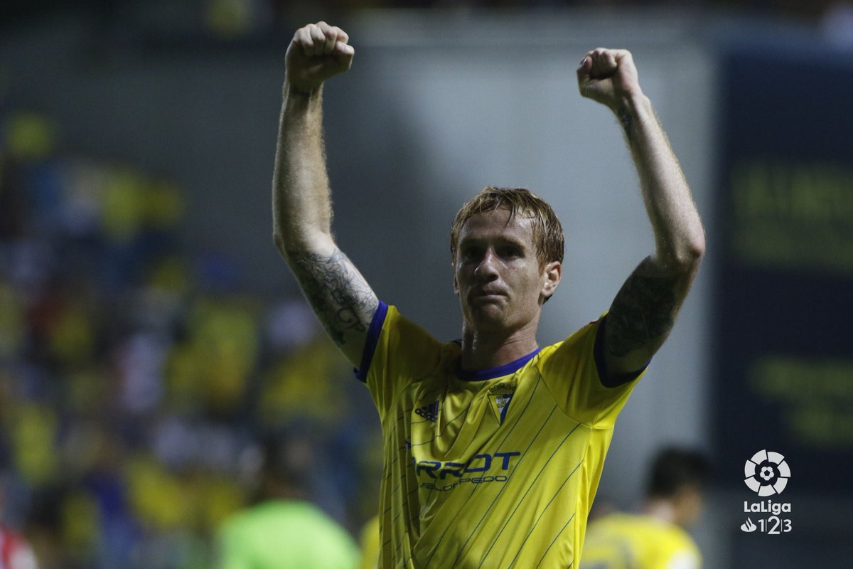 ❕Esta es mi casa, aquí es donde soy feliz y donde quiero hacer historia...ilusionado por renovar las próximas tres temporadas. Nos queda una larga historia juntos Cádiz💛💙 #Alex2022 #Alexsequeda ❕