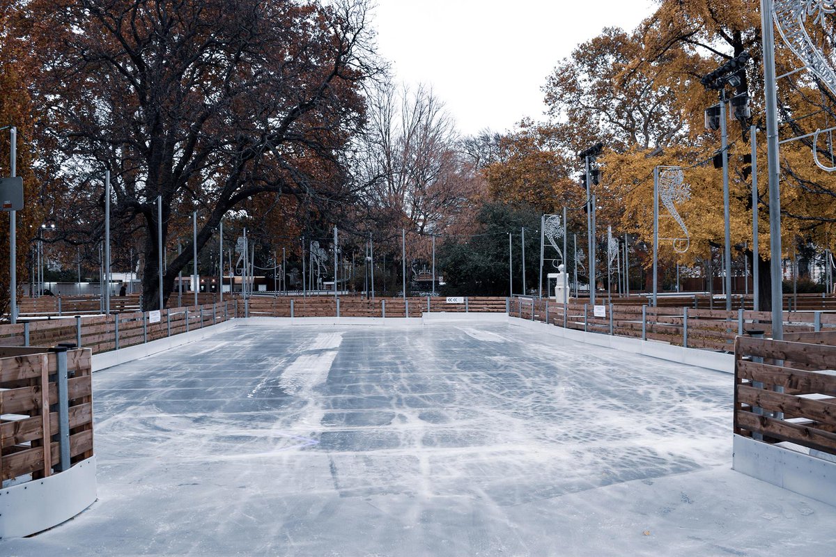 WIENER WEIHNACHTSTRAUM OPENED // From today on, Wiener Weihnachtstraum invites people from all around the world to enjoy ice skating through the enchanting Rathauspark. #vienna #ice #christmas #austria #skating #icerink #winter #wonderland