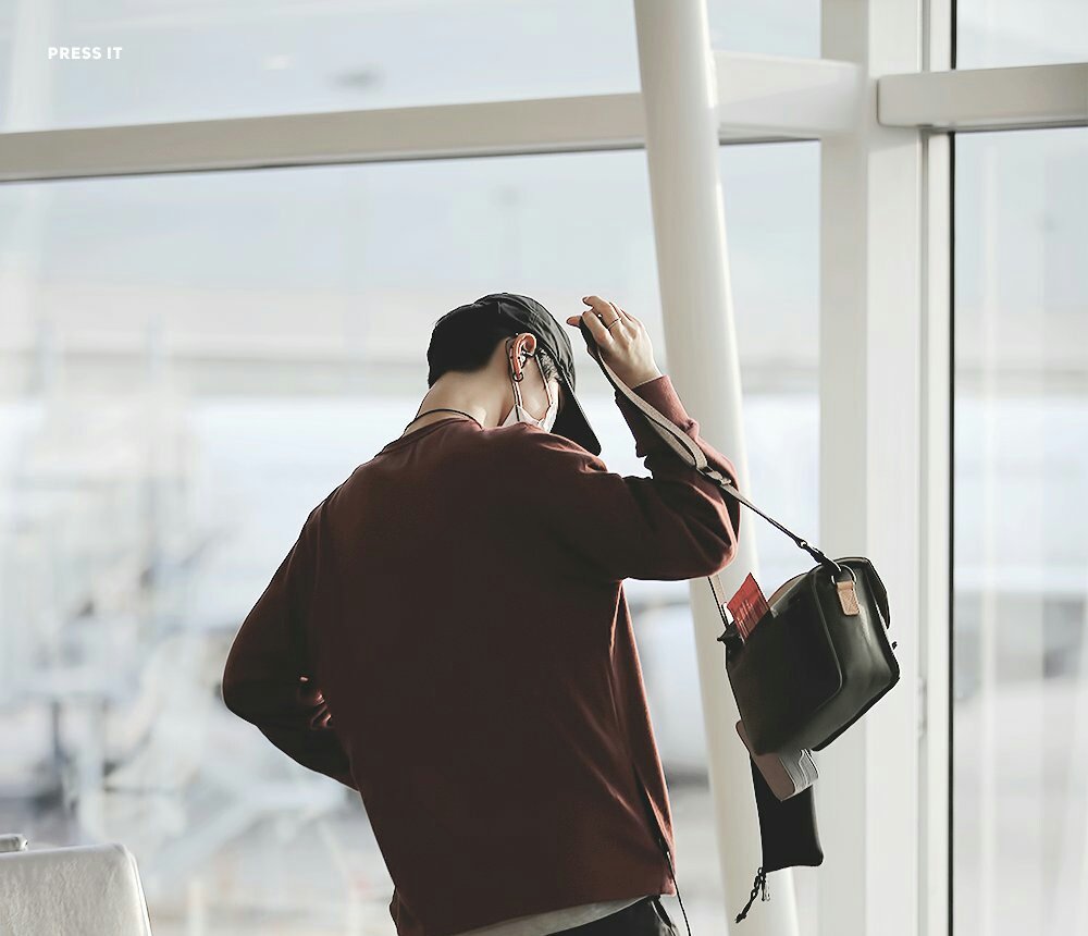whanbum13's tweet photo. คิดถึงเจ้าเตนล์จังเลย อย่าซ้อมเต้นจนหนักเกินไปนะครับ ตอนนี้ที่นั่นคงเริ่มหนาวแล้ว ดูแลตัวเองด้วยนะคนเก่ง อยู่ตรงนี้นะเตนล์ หันมาก็จะเจอนะ ถ้าหันมาแล้ว ส่งยิ้มหวานๆมาให้ด้วยนะ รักนะเตนล์🐧❤ #10vemessage #waitingforten https://t.co/g5V3zjSH7B