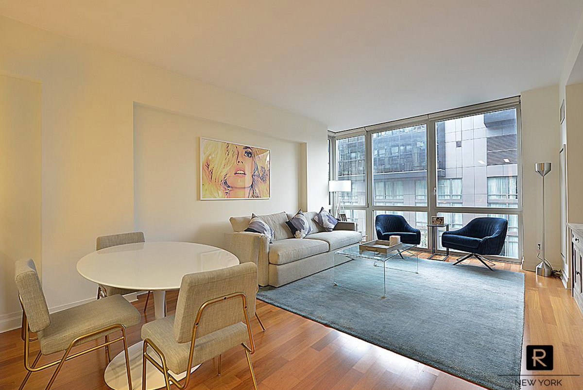 RNewYorkBrokers's tweet photo. 39 East 29th Street, 18C

Stunning and sophisticated 2 bedroom, 2.5 bath condominium. Southern, Northern, and Eastern exposures with floor to ceiling windows.

Asking: $2,925,000
Agent: Tammy Prunty (212)-688-1000 [194]

https://t.co/kUTBAxeQMH https://t.co/HpGfzriUlA