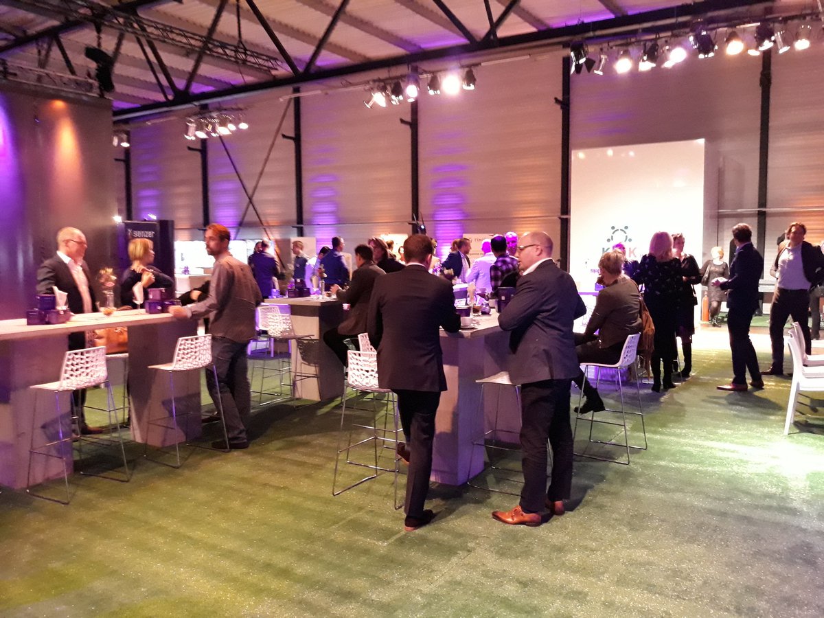 Senzer_'s tweet photo. De ‘Dag van de Ondernemer’ is gestart! De ondernemers zullen zo meteen een plekje zoeken in de zaal, waar het ontzettend leuke programma zal beginnen. Hou onze Twitterfeed in de gaten, want hier zie je als eerste de winnaars van de Senzer Award. Spannend! #SenzerAward #dvdo https://t.co/4VP4JHZr1f