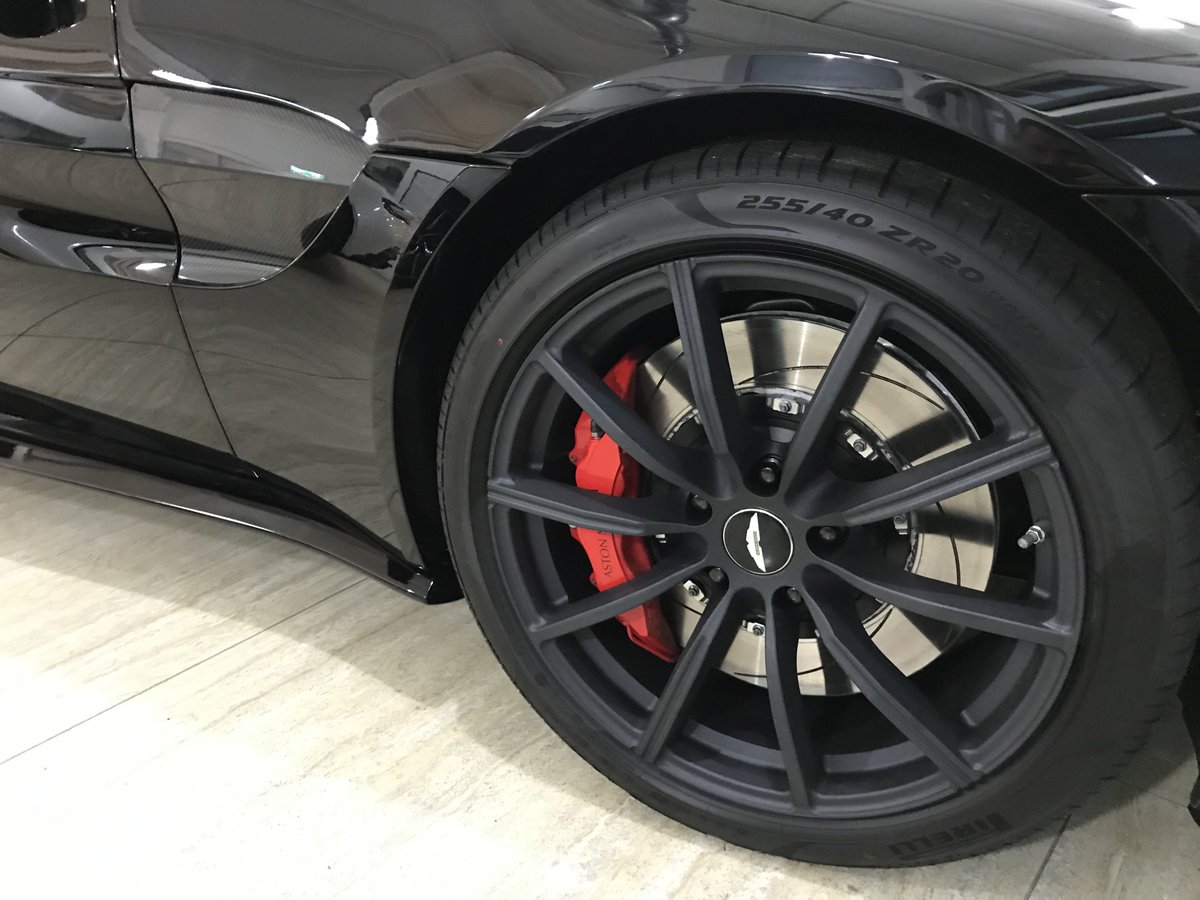 JacksonsJersey's tweet photo. Jaw-dropping...

The New Aston Martin V8 Vantage.

In our Jersey Showroom now.

So much carbon. #AstonMartin #V8 #Vantage https://t.co/hfTpEuVG7K