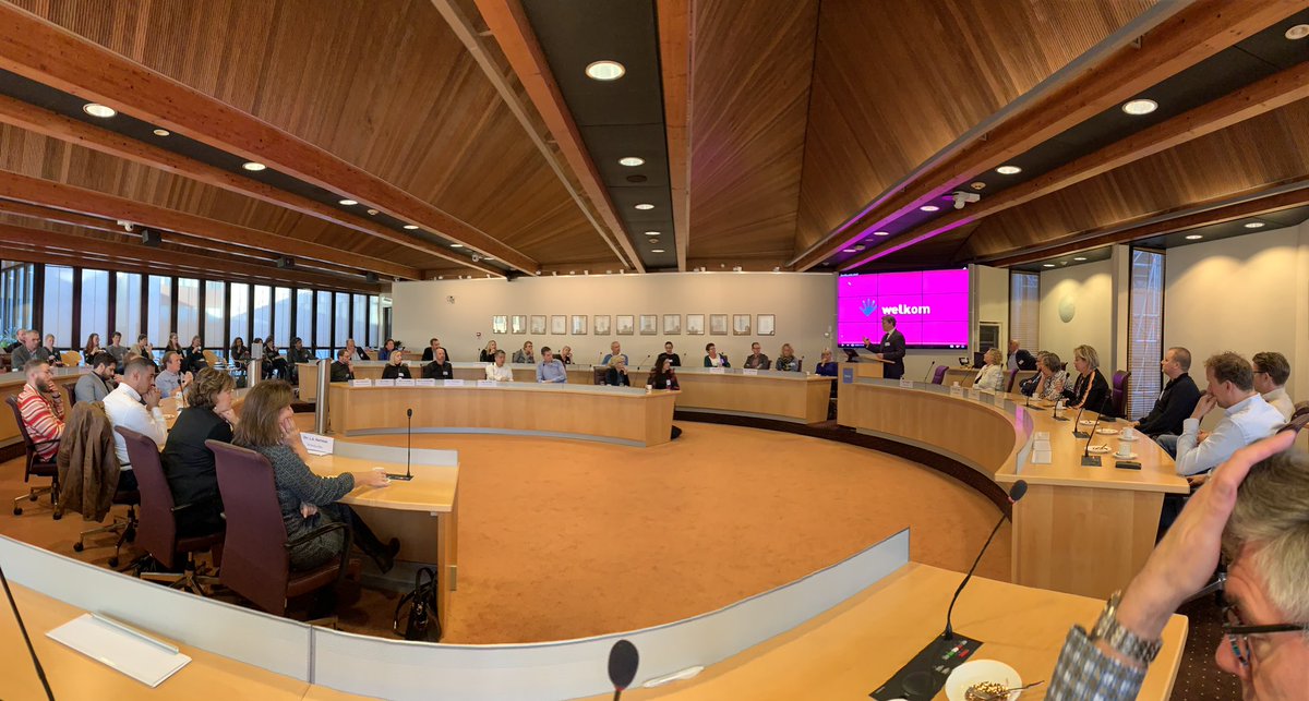 Op uitnodiging van <a href="/Gemeente_Zwolle/">Gemeente Zwolle</a> een warm welkom voor nieuwe ondernemers in Zwolle i.s.m. <a href="/Kennispoortrz/">Kennispoort Regio Zwolle</a> <a href="/PECZwolle/">PEC Zwolle</a> tour door Zwolle met reisleider <a href="/renedeheer/">René de Heer</a> nu in raadzaal met interessante lezing over #ondernemerschap #dagvandeondernemer