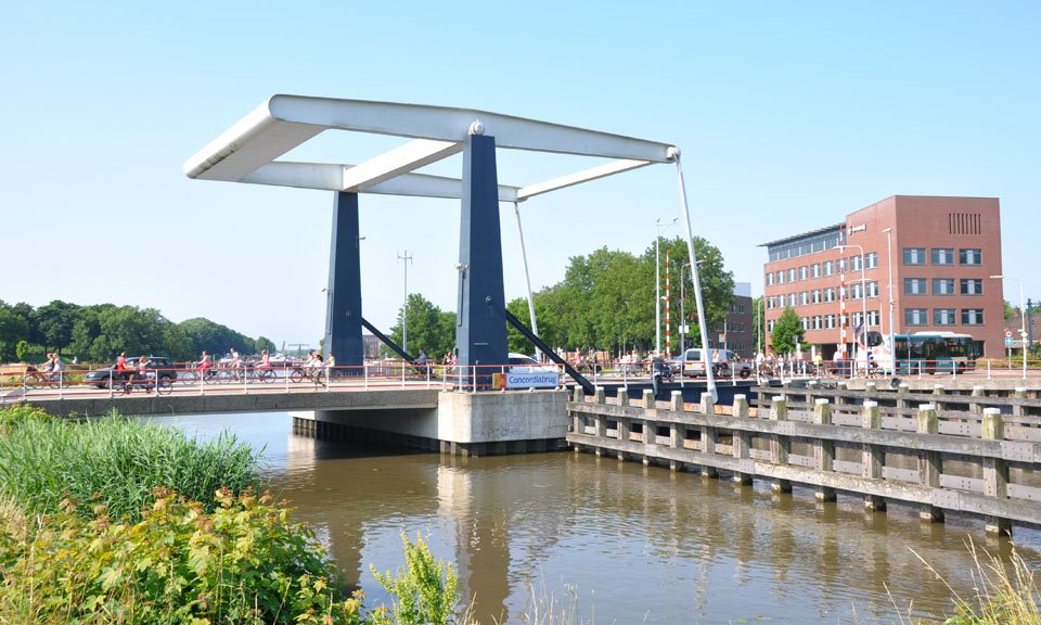 gem_gorinchem's tweet photo. Concordiabrug is pas hersteld en voorzien van nieuwe slijtlaag. Het brugdek is nu lichter en wordt opnieuw gebalanceerd. Werkzaamheden: di 27 tot do 29 nov in de nacht van 22:00-05:00u. Dan gestremd voor al het verkeer en voetgangers. Meer info op: https://t.co/WaSg9D6flt https://t.co/0RNy1WIvUL
