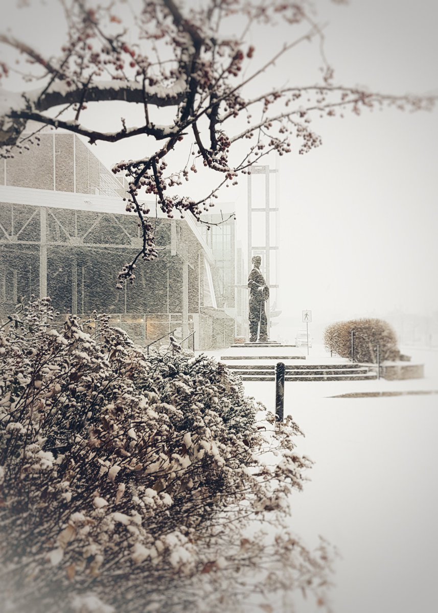 HalifaxSeaport's tweet photo. Doors are OPEN and the @craftnovascotia #DesignerCraftShow is now underway @CunardCentre #Halifax ❄️❄️❄️ Why not join us for lunch @HfxSeaportMrkt or @TomavinosHali!? https://t.co/yA7NbWoHAW https://t.co/JpJe4Q2TxK