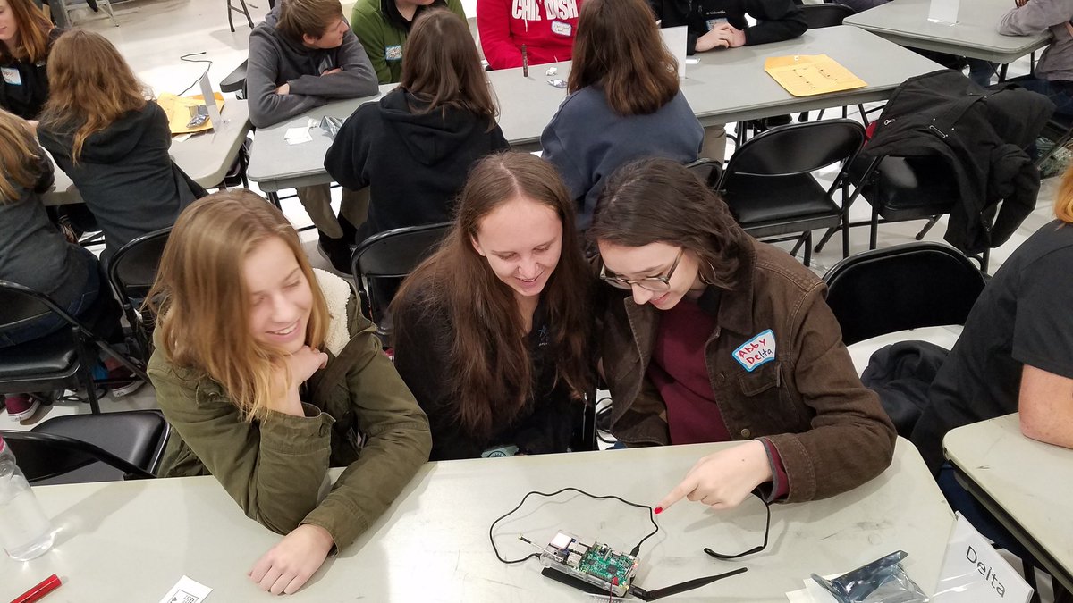 adalynnelopez's tweet photo. #GirlsInSTEM enjoying #DataOnTheFly with @SASsoftware @SASeducator @FAANews @WCPSS #ApexAOIT #WhatStartsHereChangesEverything https://t.co/4bLkQZMSwI