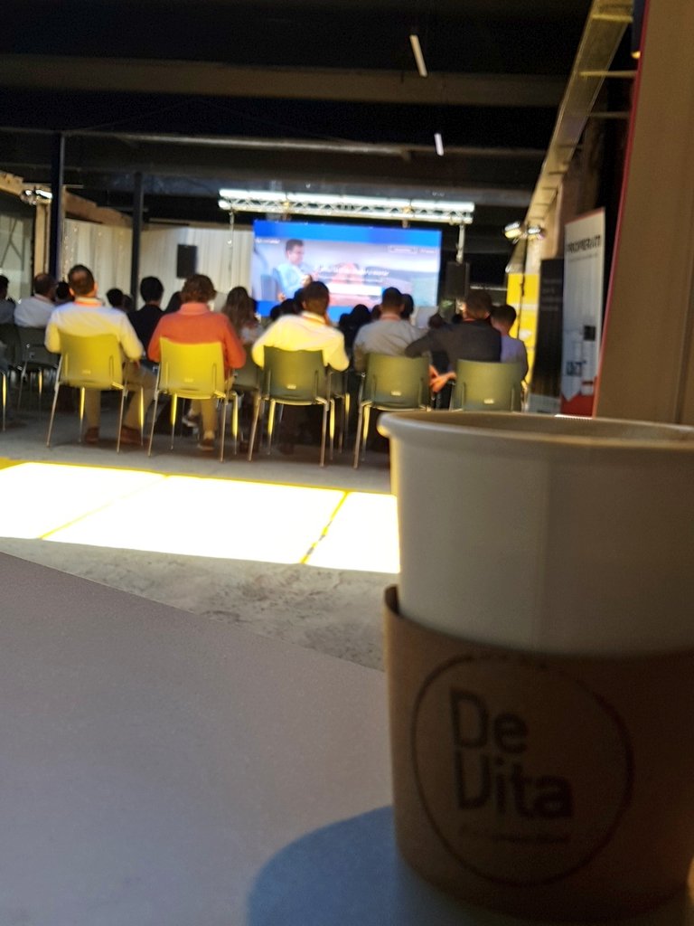 RafaelValek's tweet image. Ahora se presentan casos de #innovación en el rubro inmobiliario @SinergiaDesign @SinergiaCowork #ProptechWorkday