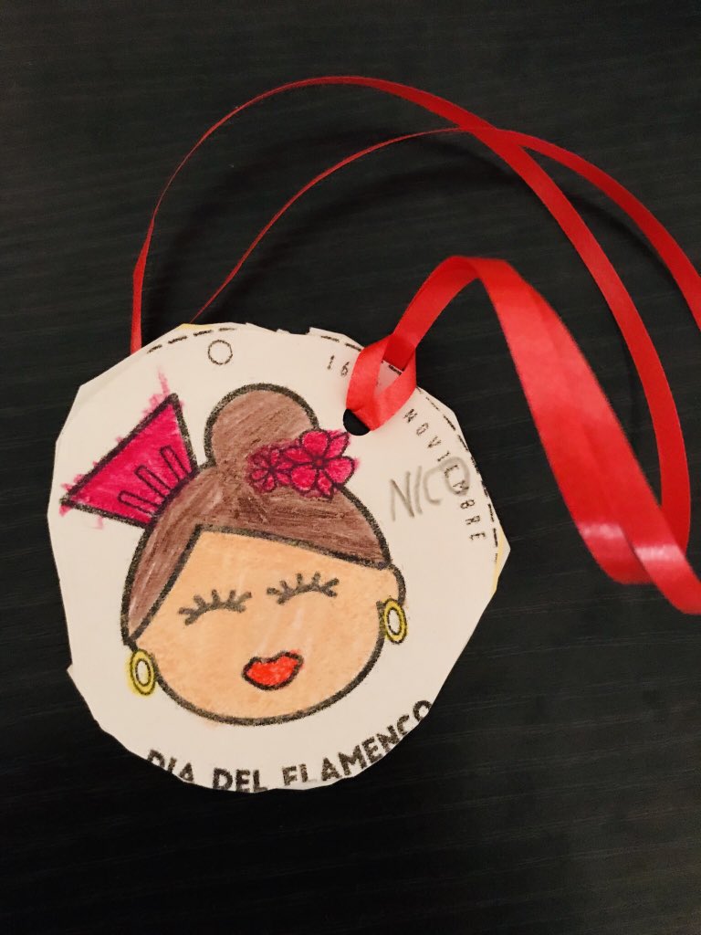 maitechussss's tweet photo. Los alumnos de infantil de 5 aรฑos A de nuestro cole @CEIPCARMBURG han realizado este precioso colgante muy flamenco y saleroso ๐๐ปpara celebrar el dรญa internacional del flamenco ๐๐ป๐ต #diainternacionaldelflamenco #16nov18 #5aรฑosA #seรฑoIsabel https://t.co/Zn90pez3YX