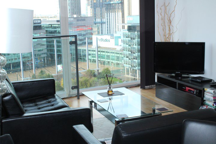 BeyondResi's tweet photo. Not to be missed! Located in the #CityLofts development in the heart of @MediaCityUK this luxury, fully furnished double bedroom property is available from the 21st November for £1025.00 a month!

For any enquiries please call 01612228862 or email enquiries@beyondresi.com. https://t.co/jyEQejUgcS