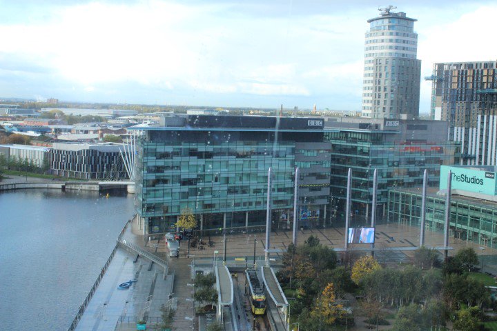 BeyondResi's tweet photo. Not to be missed! Located in the #CityLofts development in the heart of @MediaCityUK this luxury, fully furnished double bedroom property is available from the 21st November for £1025.00 a month!

For any enquiries please call 01612228862 or email enquiries@beyondresi.com. https://t.co/jyEQejUgcS