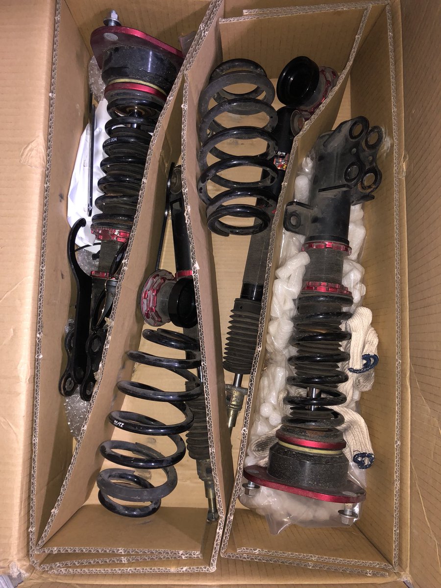 38life9sh's tweet image. 50プリウスのホイールと
50プリウス用車高調前後うります！
値段あまりわからないので欲しい人はDMにて希望の値段も教えてください！