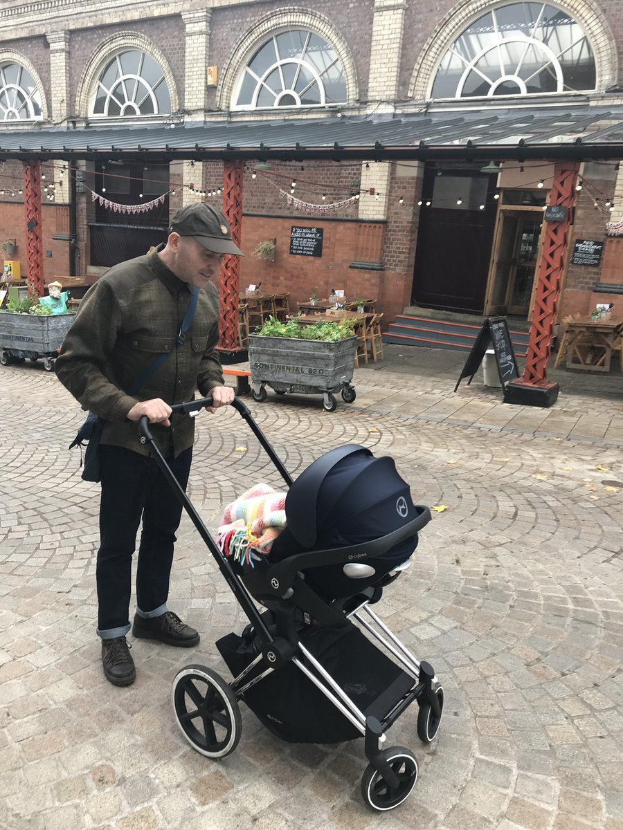 Andy_Sargent's tweet photo. Flying visit to Manchester to reclaim my #TopGrandad title 👴🏻 👑 https://t.co/r52PjY8a1K