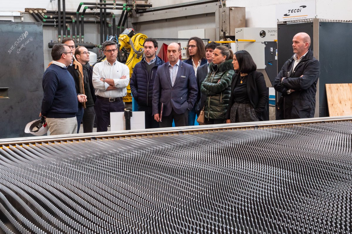 TecoiOfficial's tweet photo. Encantados de tener en nuestras instalaciones la Asamblea General de #CBECYL, el Cluster de Fabricantes de Bienes de Equipo y Automatismos Industriales de Castilla y León. Al finalizar la jornada han realizado una visita por nuestras instalaciones de #Tecoi en Sahelices de Sabero https://t.co/P5cSu1T5ND