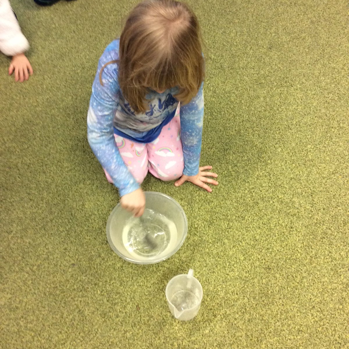 paris_class's tweet photo. Investigating which materials will dissolve https://t.co/4DrM0710ZU